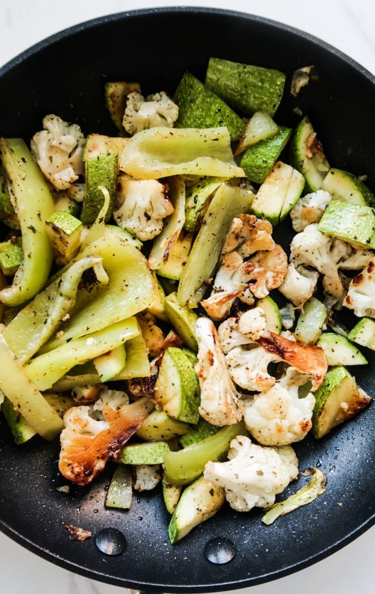 10-Minute Mediterranean Garlic Roasted Vegetables 