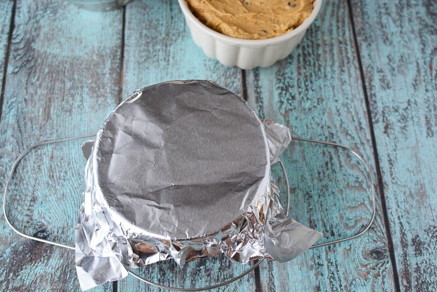 covering bundt cake bowls with aluminum foil 