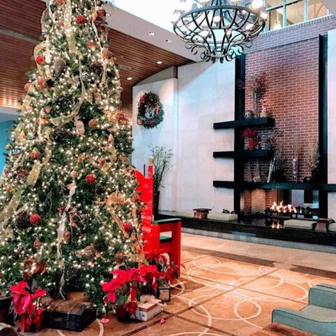 Lobby of Chattanoogan Hotel Decorated for Chistmas