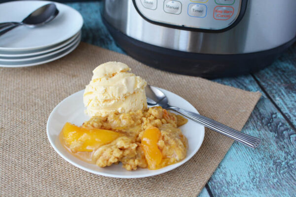 Easy Instant Pot Peach Cobbler Recipe With Only 4-Ingredients