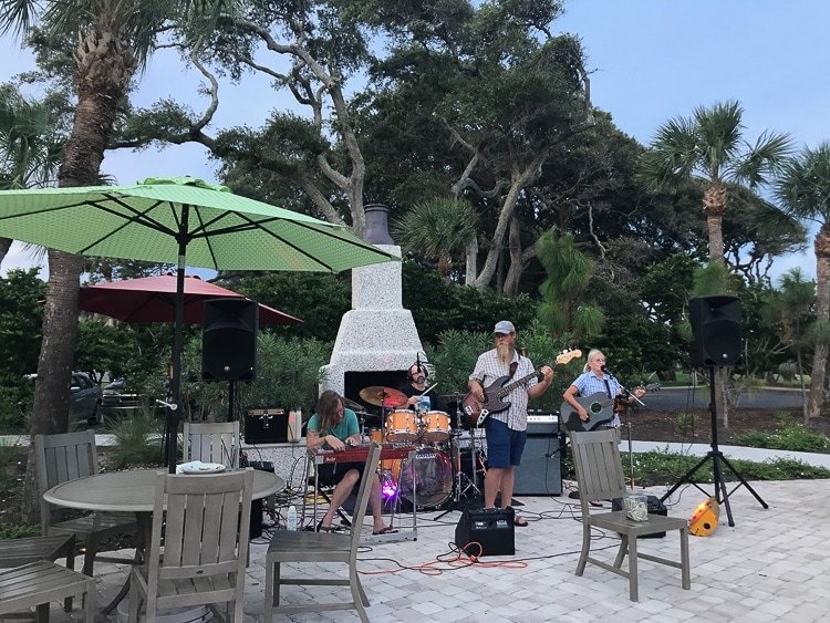 Beachhouse Restaurant offers live music