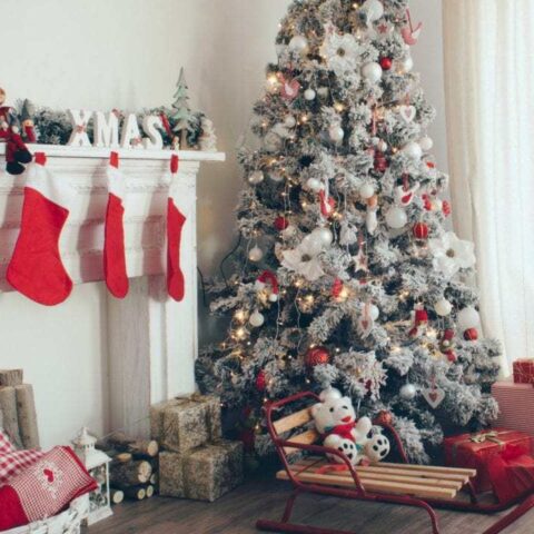 decorating the christmas tree, christmas tree decorations