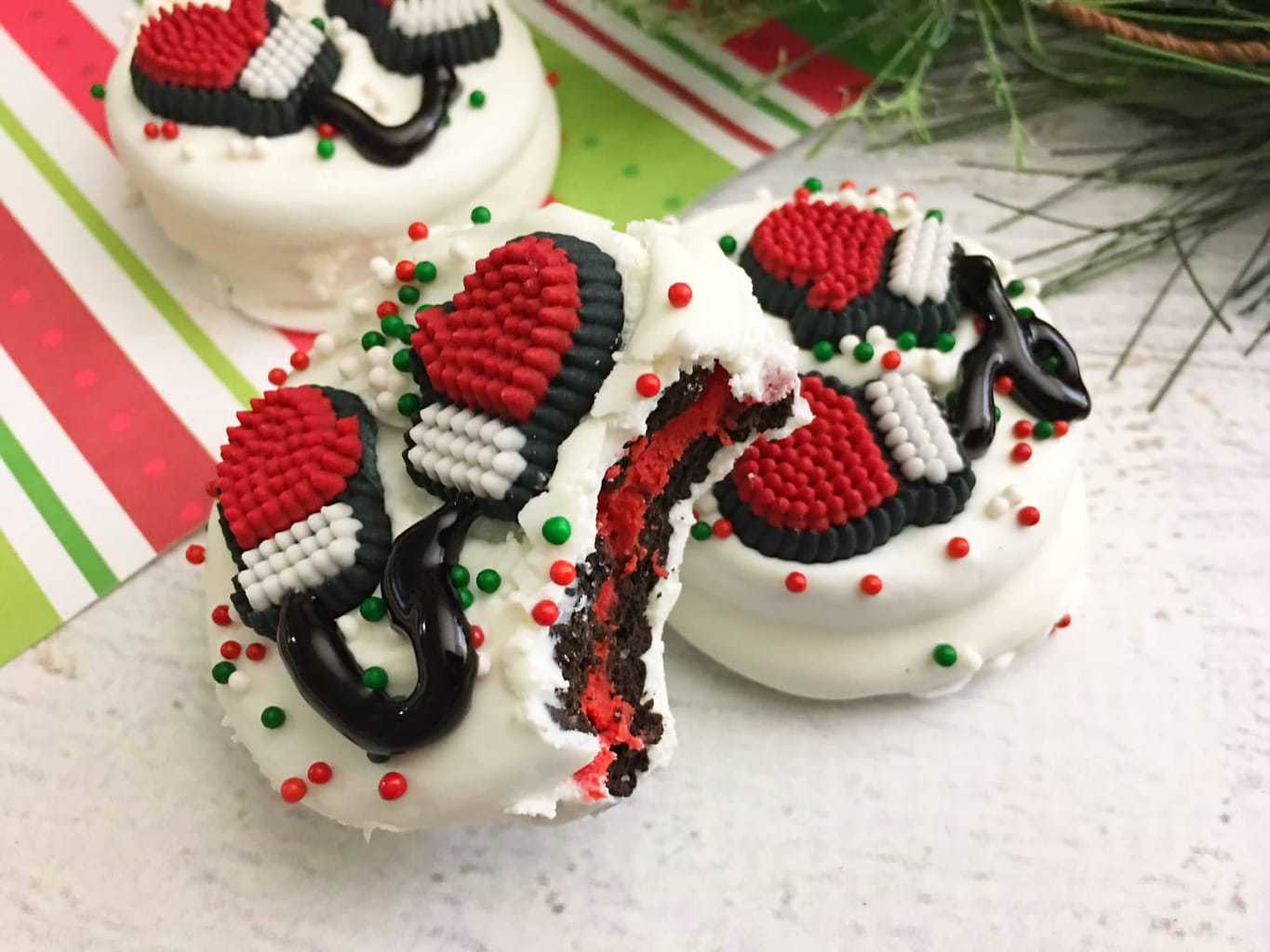 Santa-Mittens-Oreo-Cookies