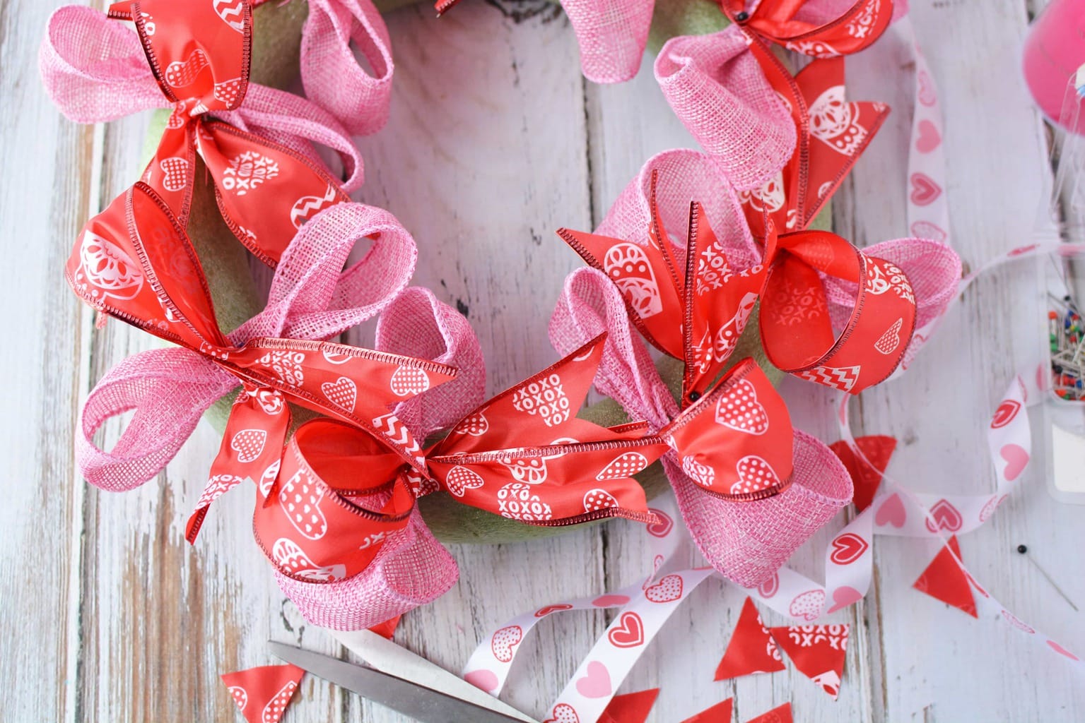 Valentine's Day Wreath, DIY Homemade Wreath, DIY Valentine's Day Wreath, Valentine's Day Crafts, DIY Tutorial for Valentine's Day Wreath, DIY Wreath for Front door