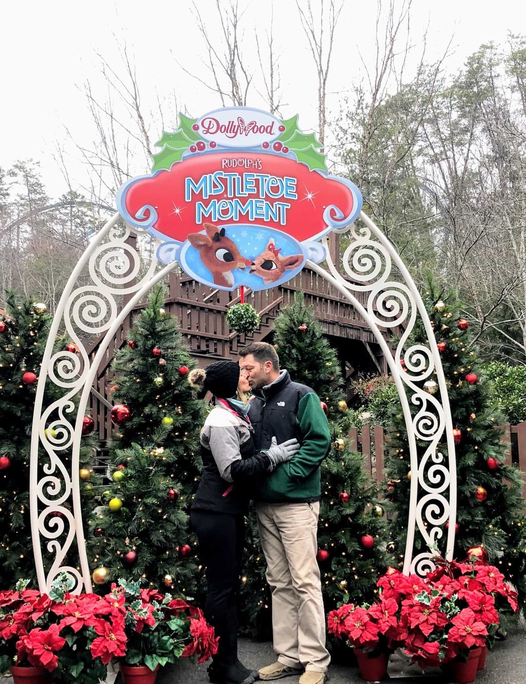 Dollywood, Dollywood date night, date night at Dollywood , date night ideas in smoky mountains, Christmas at the smokies, Dollywood at Christmastime