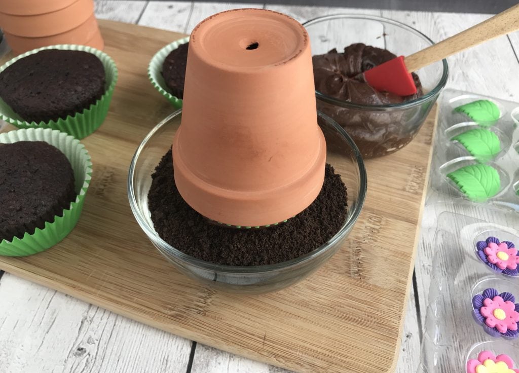 Flower Pot Cupcakes, Cupcake Recipe, Chocolate Flower Pot Cupcakes, Kids Dessert Recipe