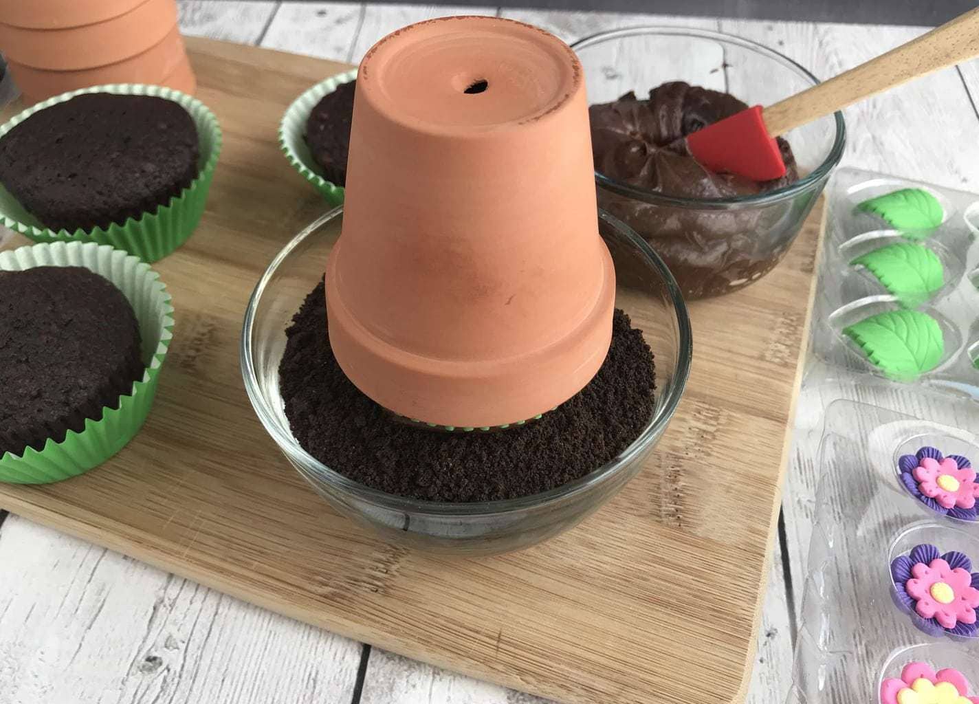 Flower-Pot-Cupcakes-3