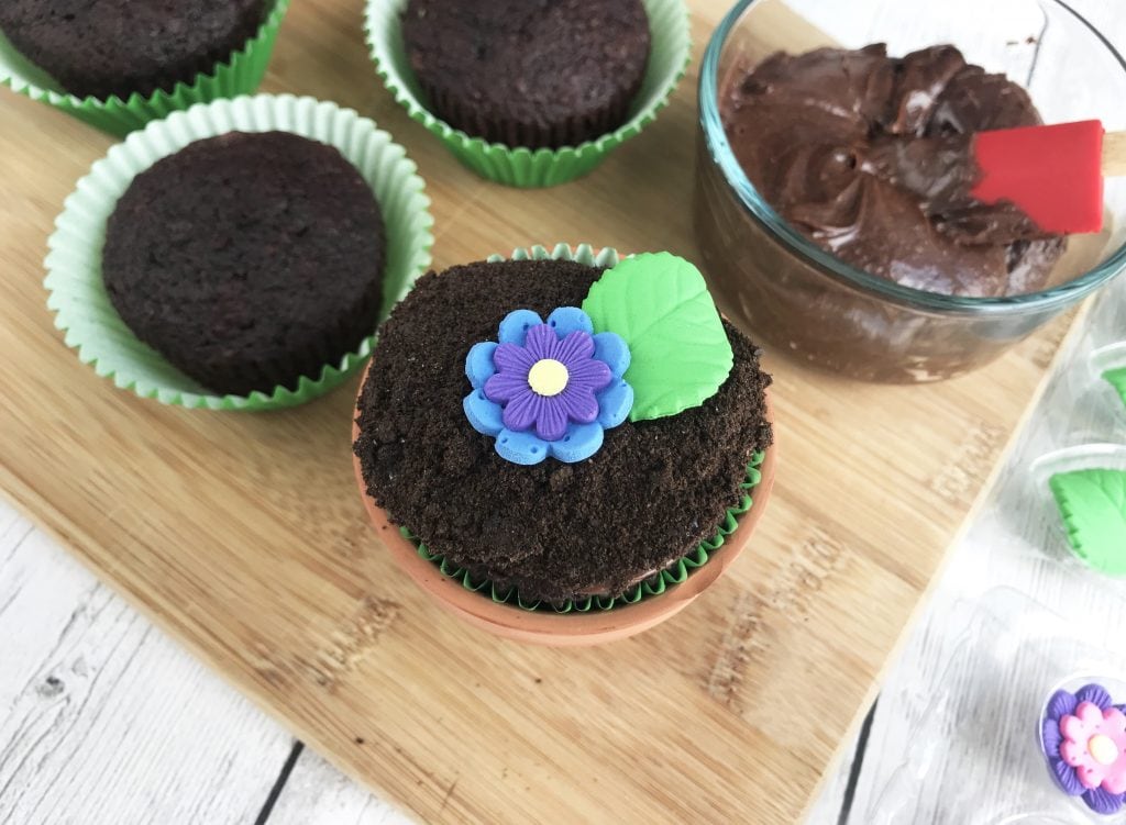 Flower Pot Cupcakes, Cupcake Recipe, Chocolate Flower Pot Cupcakes, Kids Dessert Recipe