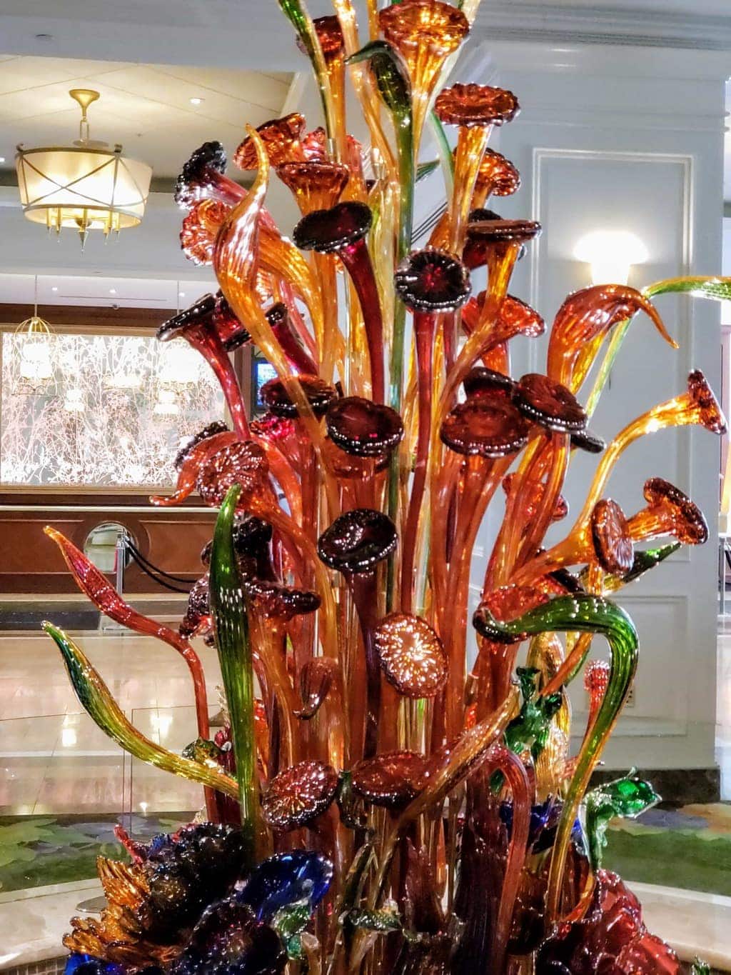 Dale-Chihuly-floral-glass-sculpture-gaylord-opryland