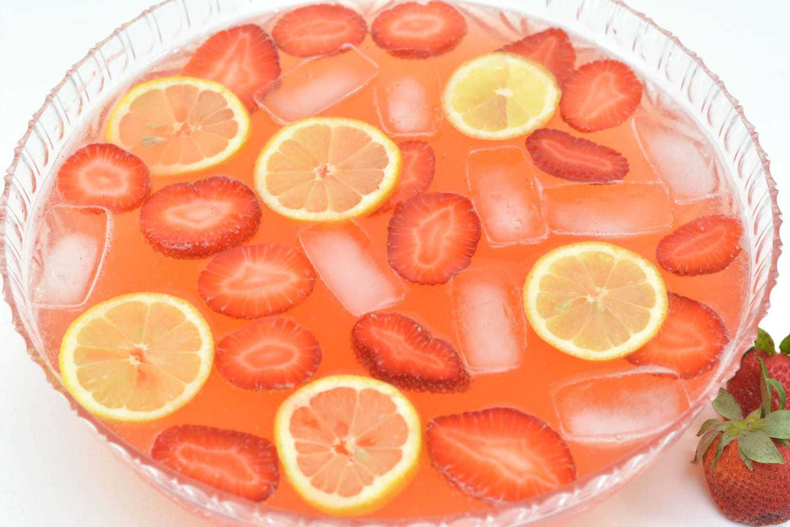 Strawberry-Lemonade-Moscato-Punch-10
