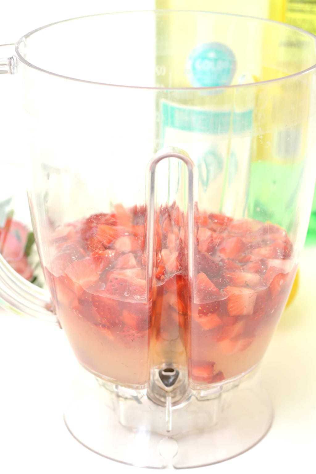 Strawberry-Lemonade-Moscato-Punch-4