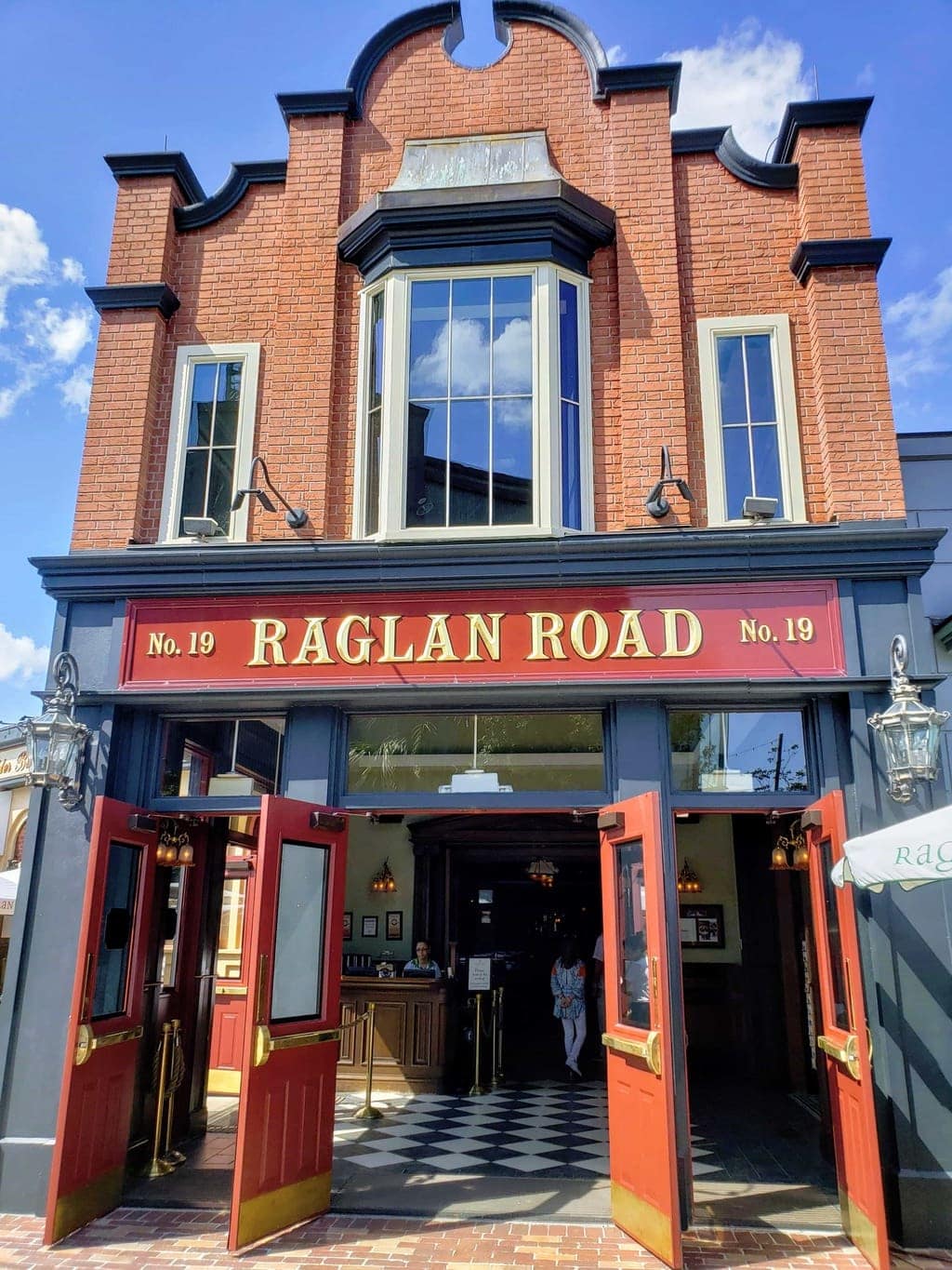 Raglan Road Irish pub, restaurants in Disney springs