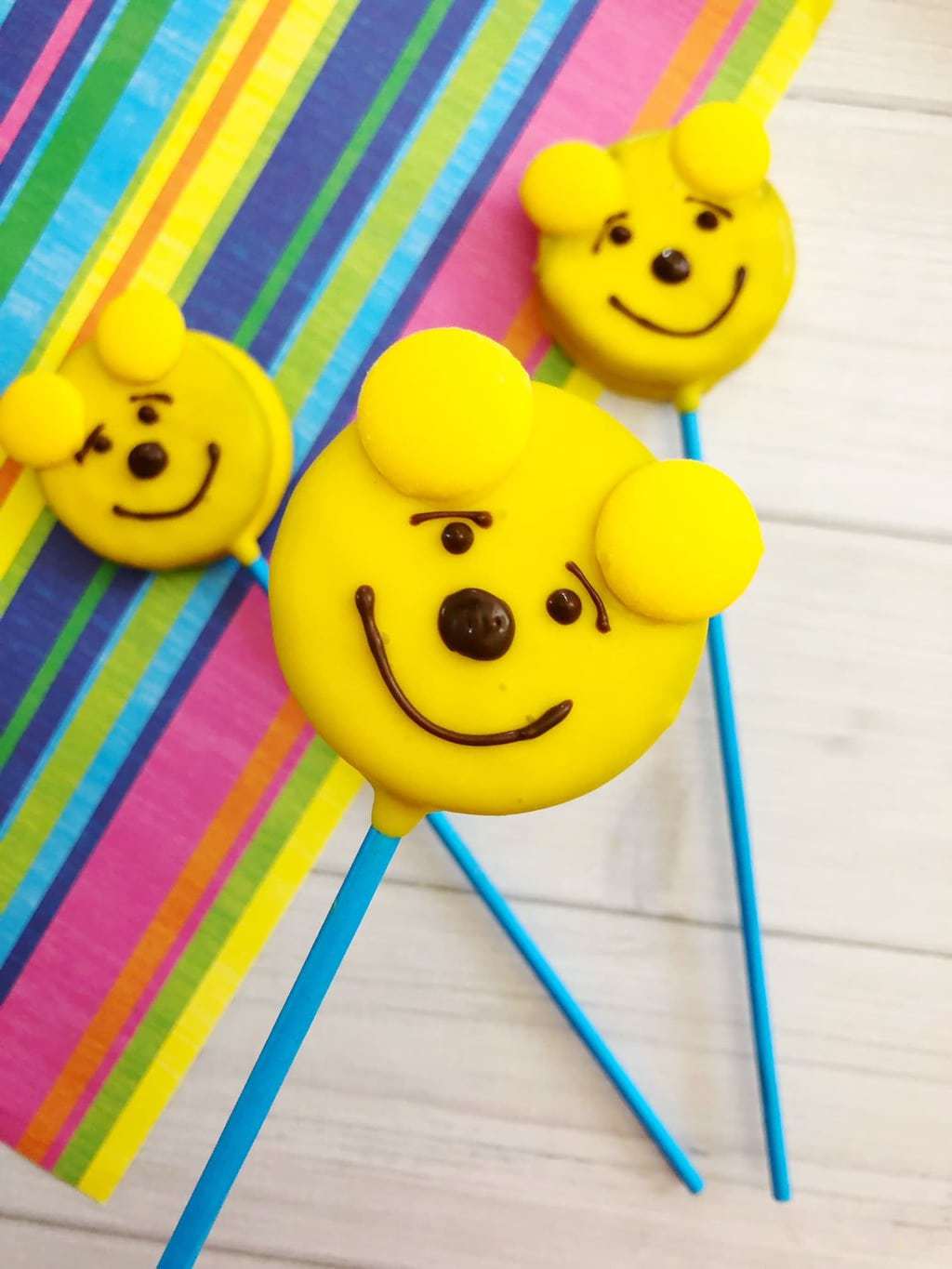 Winnie the Pooh Oreo Pops