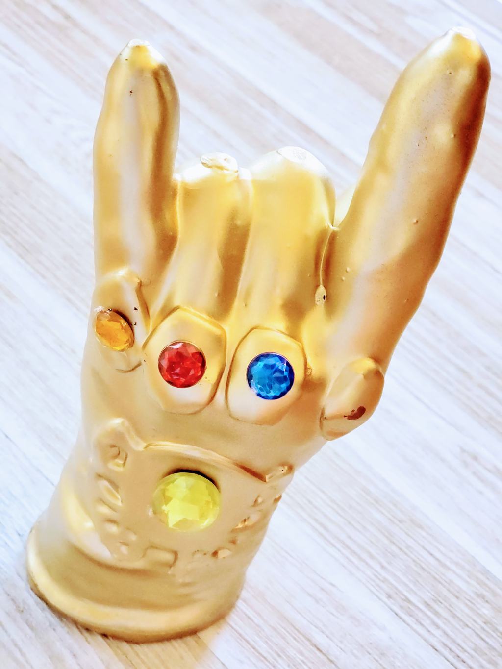 Make an Infinity Wax Gauntlet at madame tussauds hollywood
