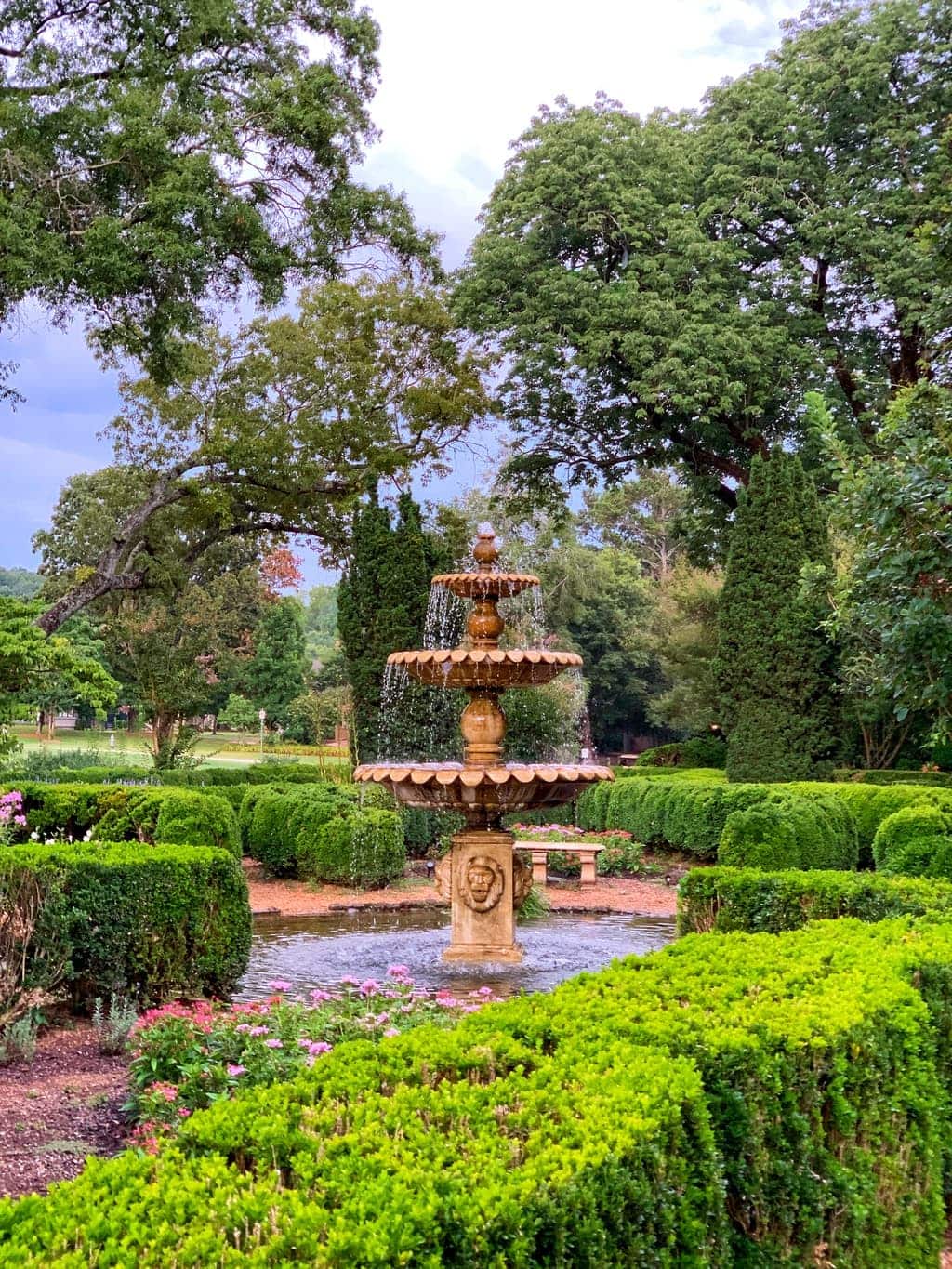 barnsley-gardens-fountain