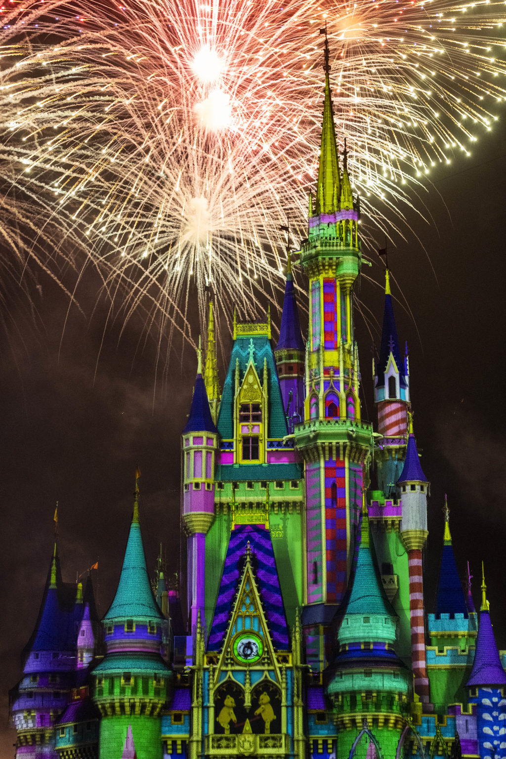 Minnie's Wonderful Christmastime Fireworks