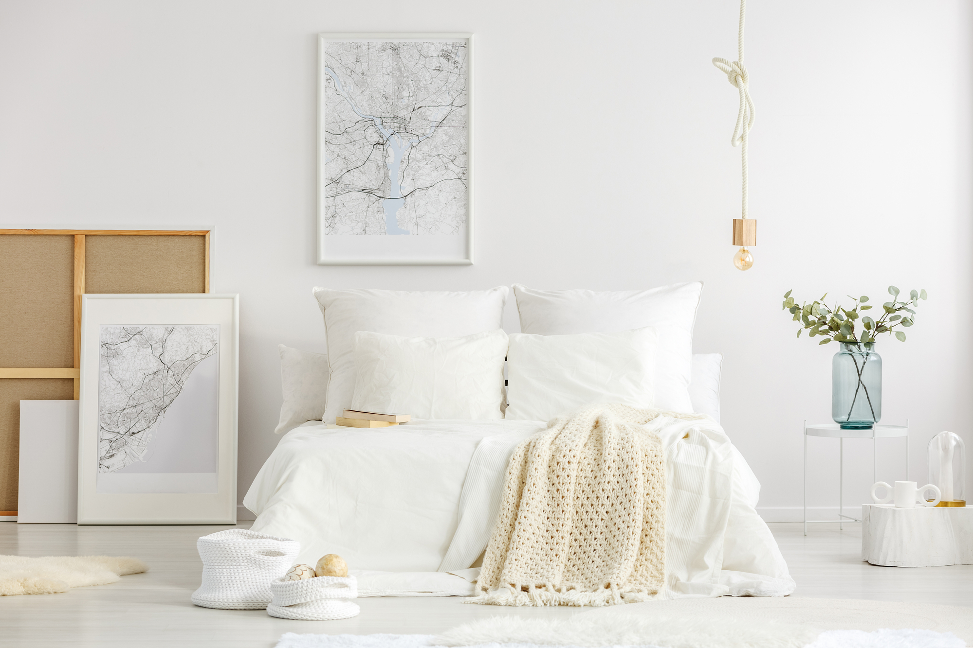 white bedroom with white walls, feng shui bedroom