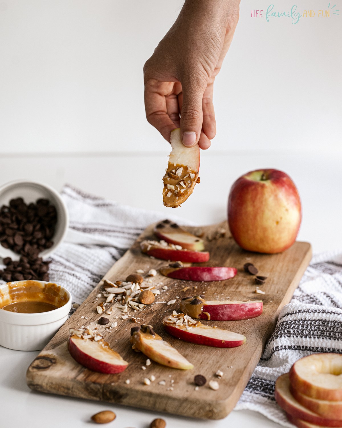 Apple Slices with Peanut Butter - Eat