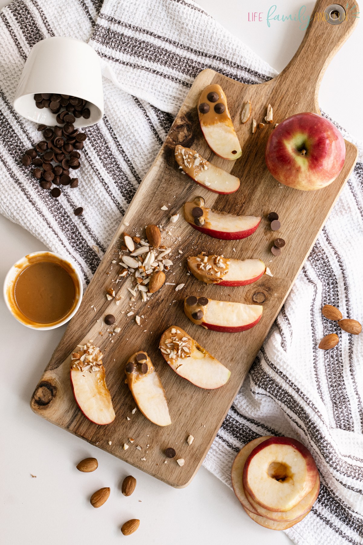 Apple Slices with Peanut Butter - Fall recipe