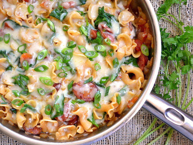 CREAMY SPINACH AND SAUSAGE PASTA