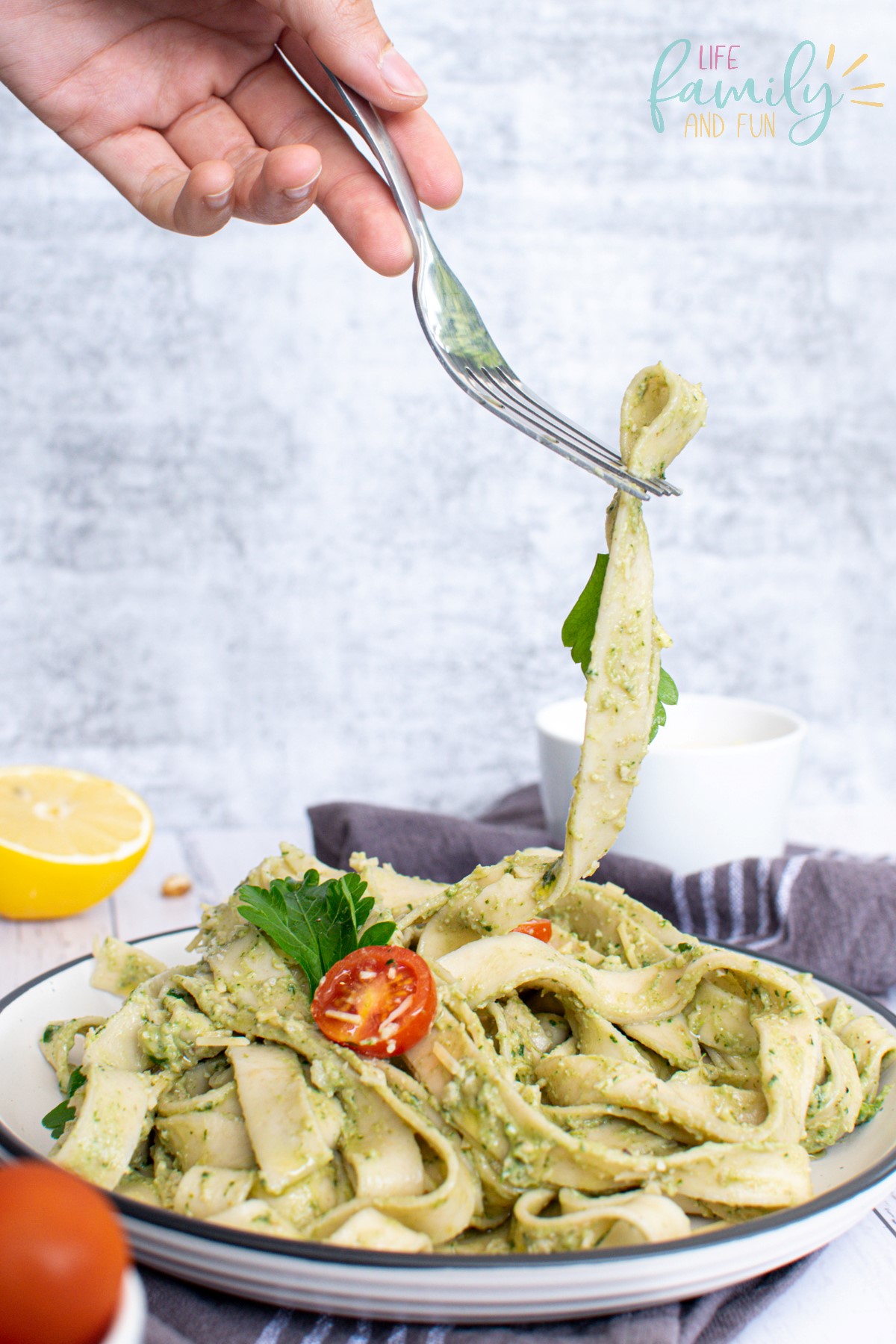 Creamy Spinach Avocado Pasta Recipe (12)