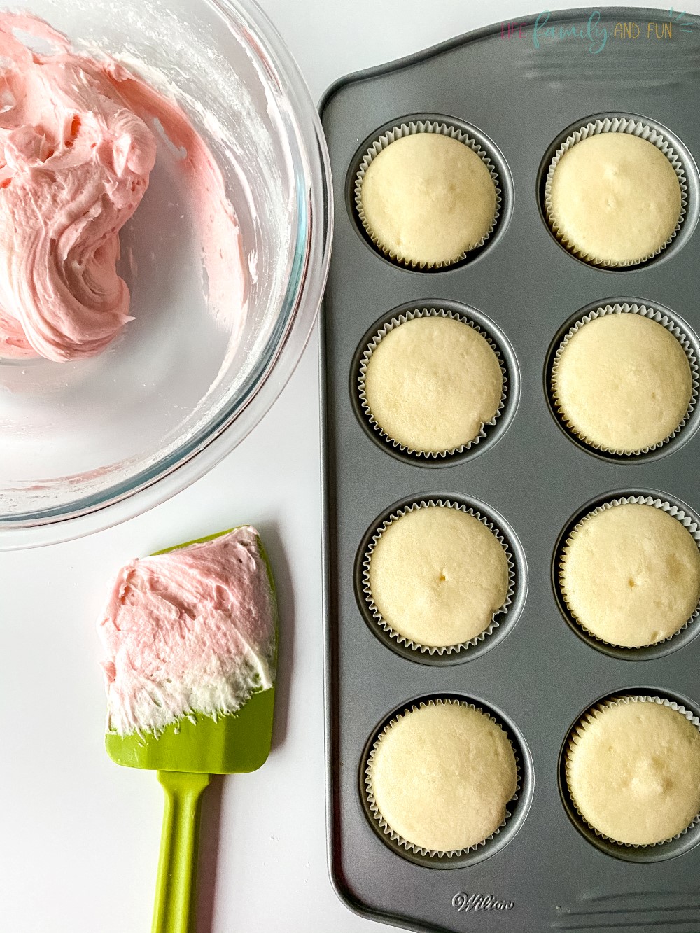 Cupcake frosting process (6)
