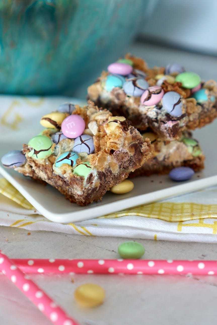 Are you looking for a special treat for your family?  Then these M&M Chocolate Oat Bars are just for you! These bars are sweet, gooey, and delicious. #MMOatBars