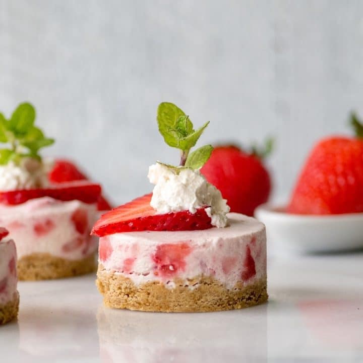 Gluten-Free No-Bake Mini Strawberry Cheesecakes