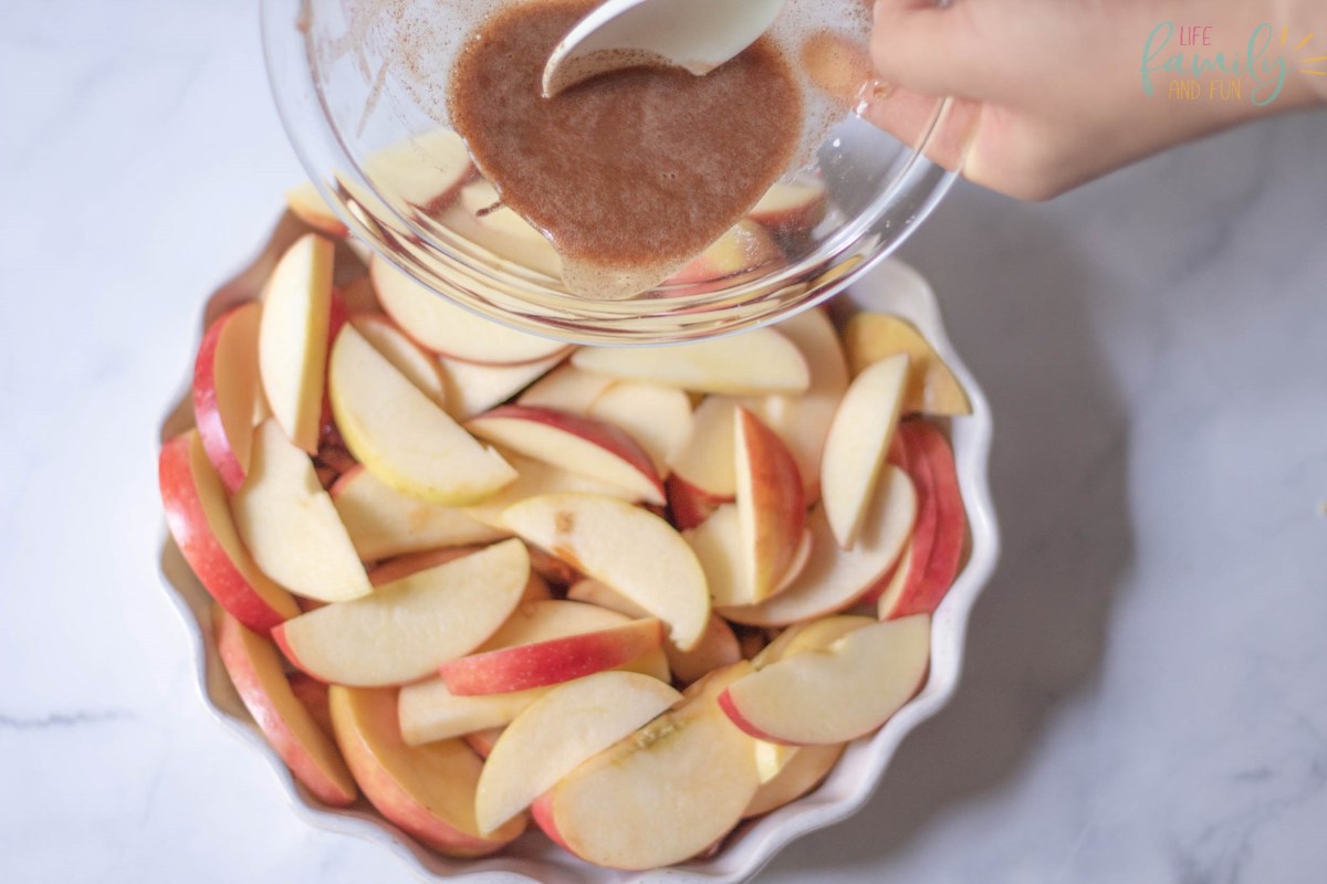 Healthy backed apple - pour the sauce