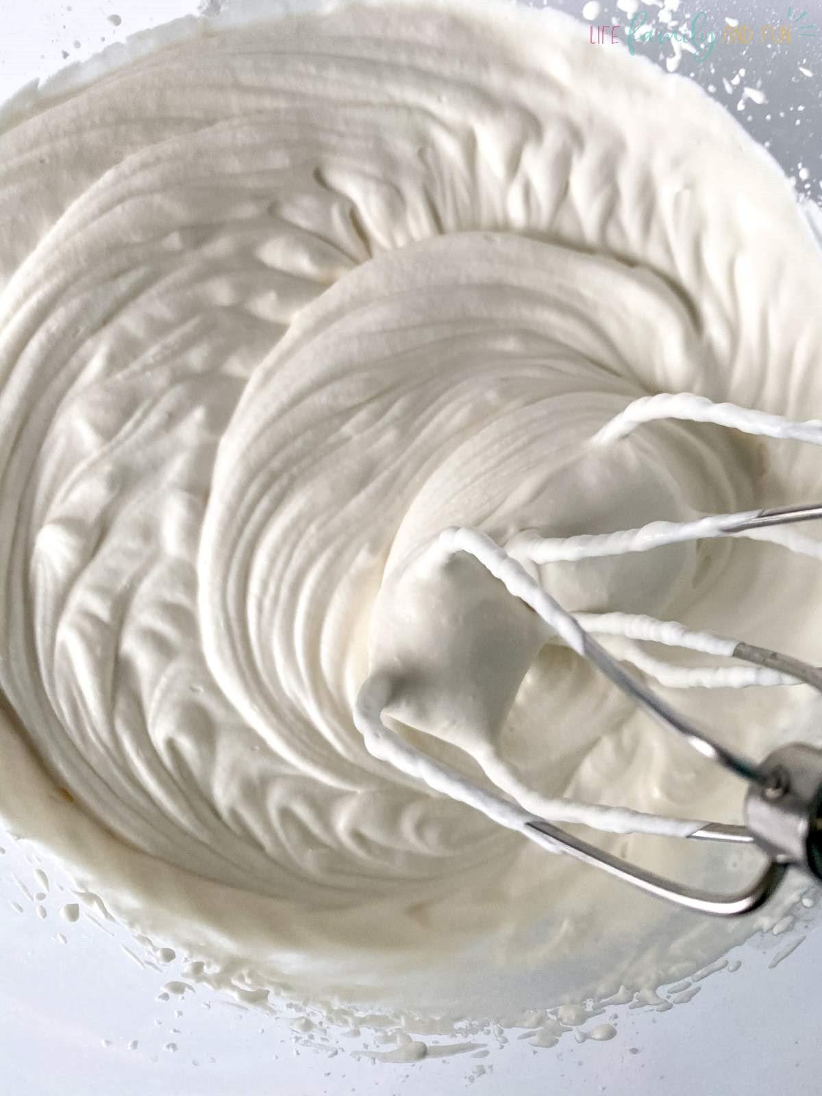 Homemade whipped cream - INGREDIENTS - blend