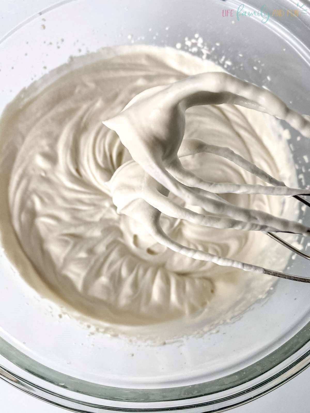 Homemade whipped cream - INGREDIENTS - mix (2)