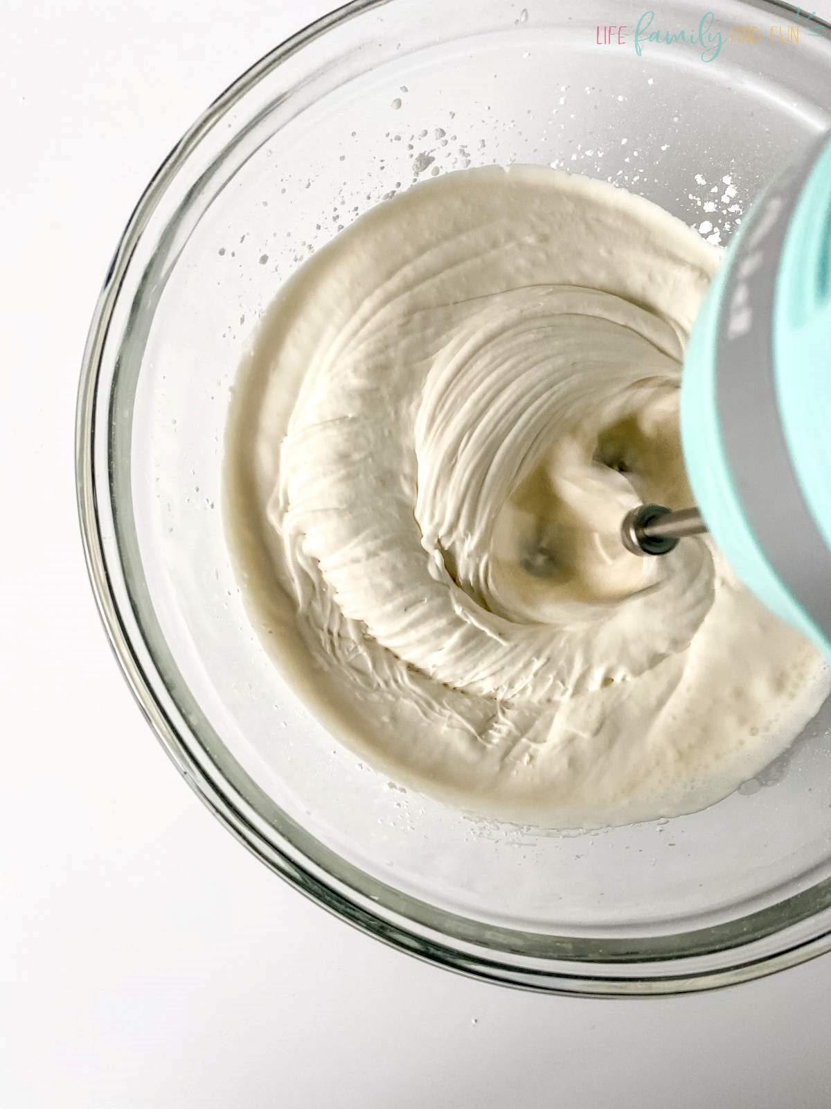 Homemade whipped cream - INGREDIENTS - mix