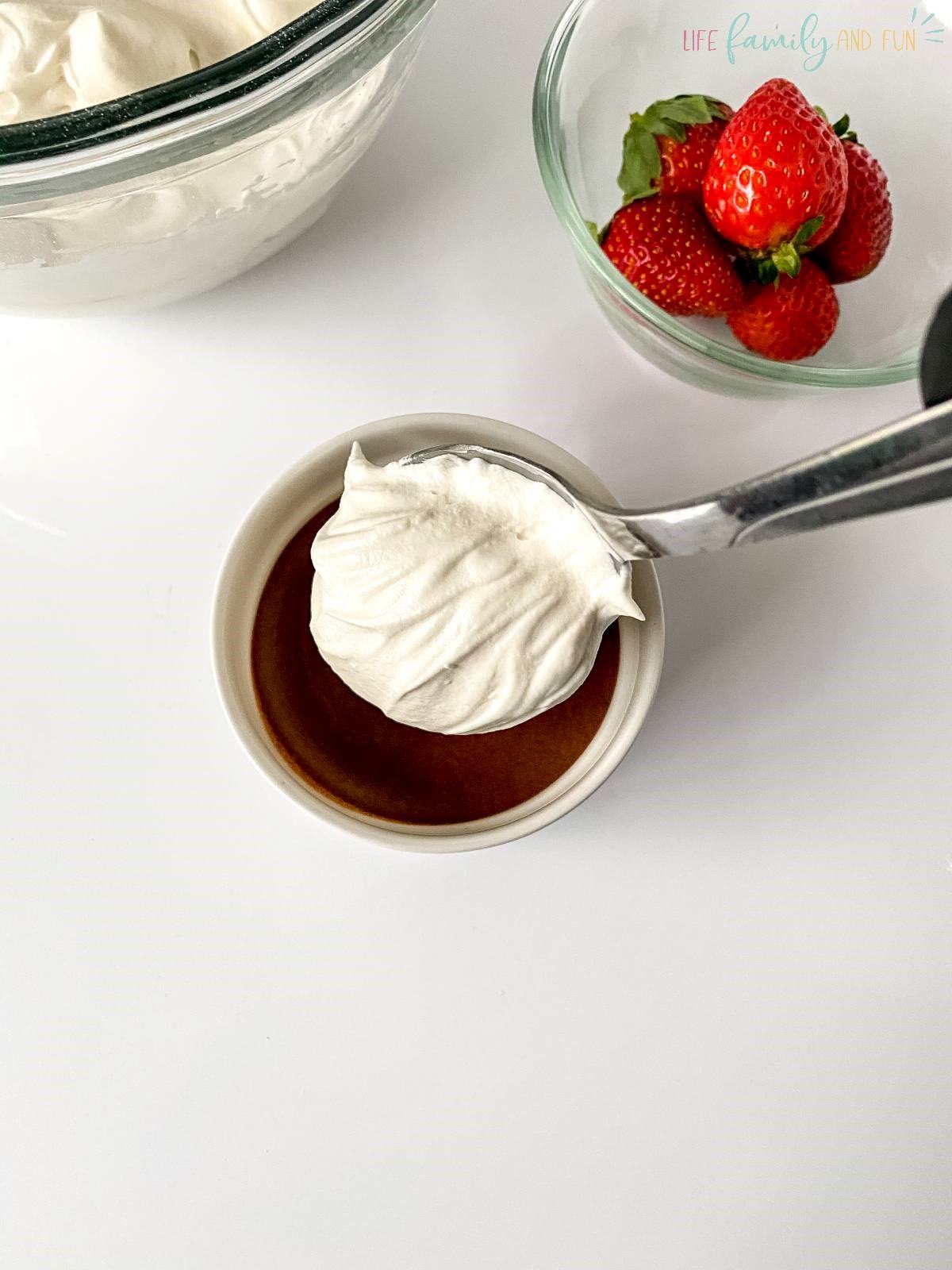 Homemade whipped cream - INGREDIENTS - prepare