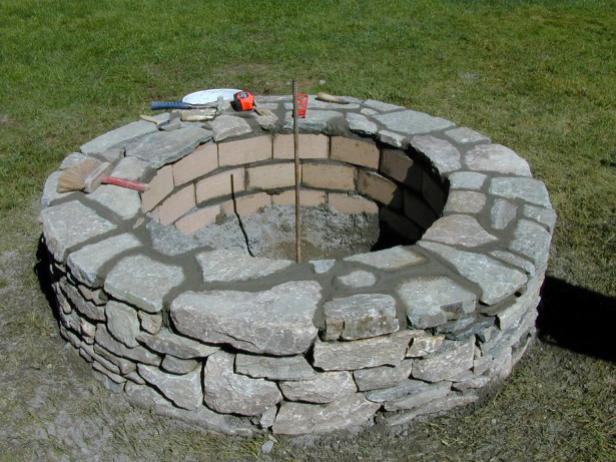 Diy Brick Fire Pits 15 Inspiring, How To Build A Fire Pit With Rocks On Grass