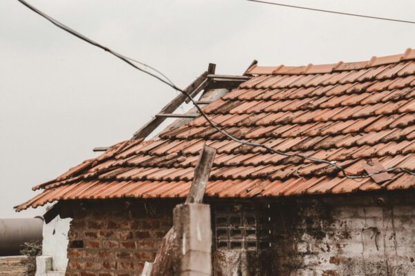 How to Tell if Your Roof Needs Repair or Full Replacement