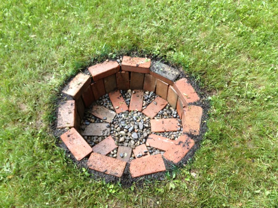 Diy Brick Fire Pits 15 Inspiring, Making A Fire Pit Out Of Red Bricks