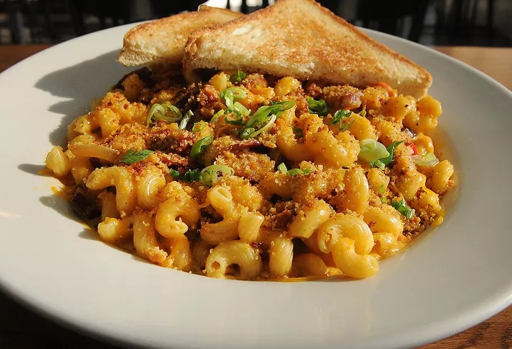 Macaroni and Cheese With Andouille Sausage