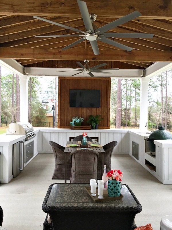 Outdoor-Kitchen-and-Entertaining-Space-at-Refresh-Restyle