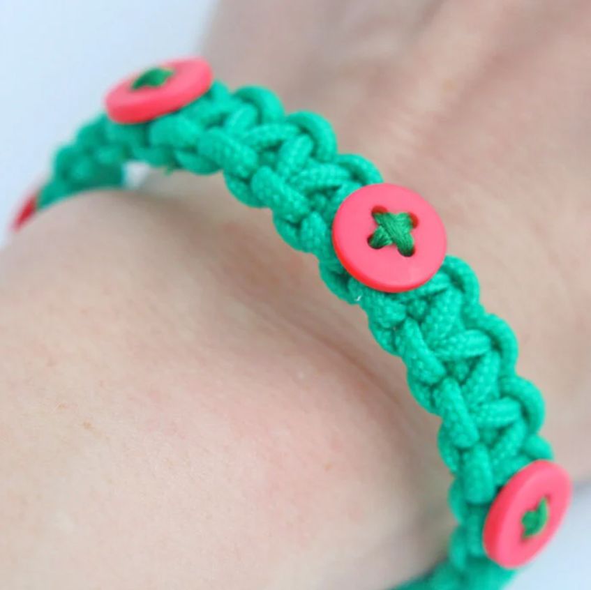 Paracord Bracelet with Buttons