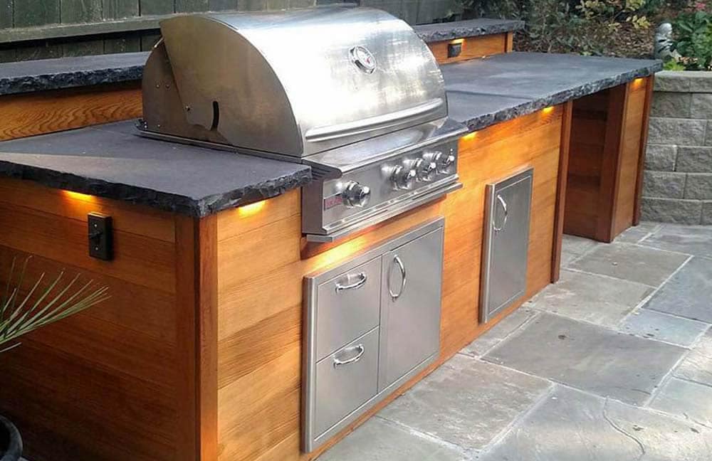 Sophisticated DIY Outdoor Kitchen