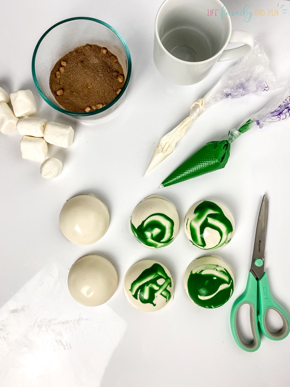 St Patrick’s day themed Cocoa Bombs (5)