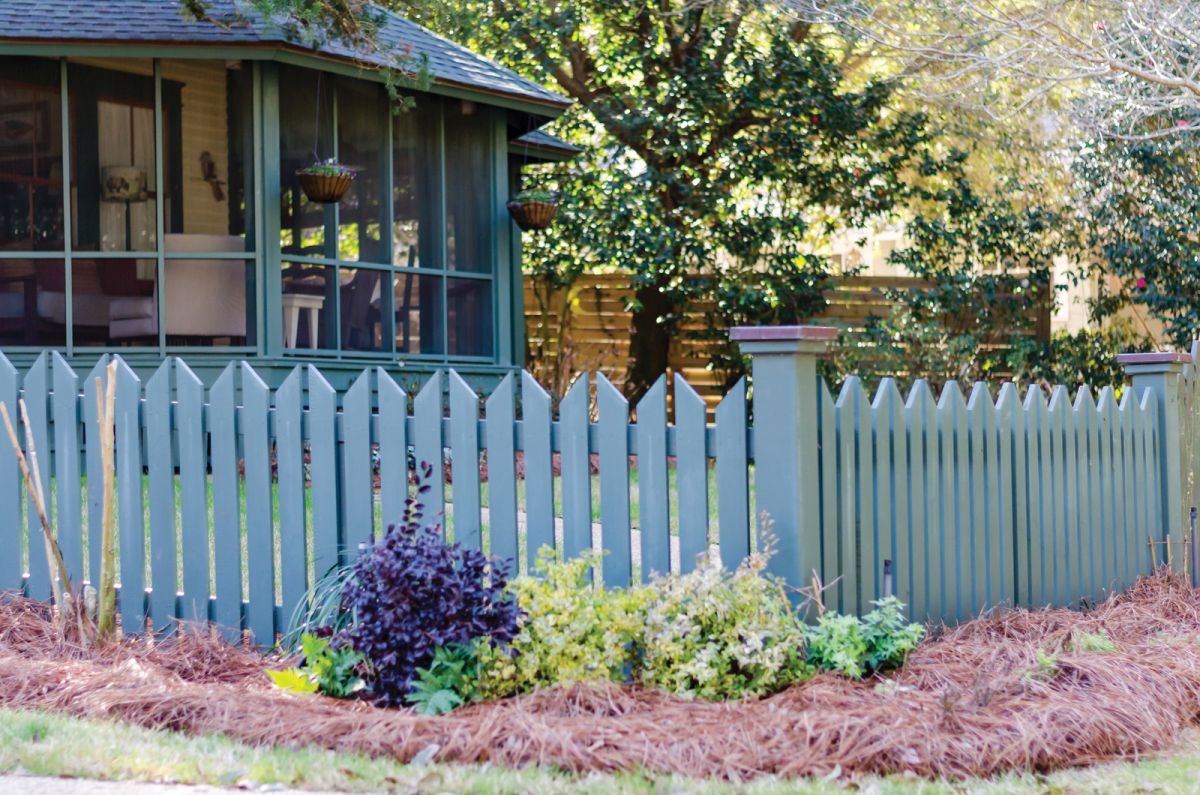 Things to Consider When Choosing a Fence Color