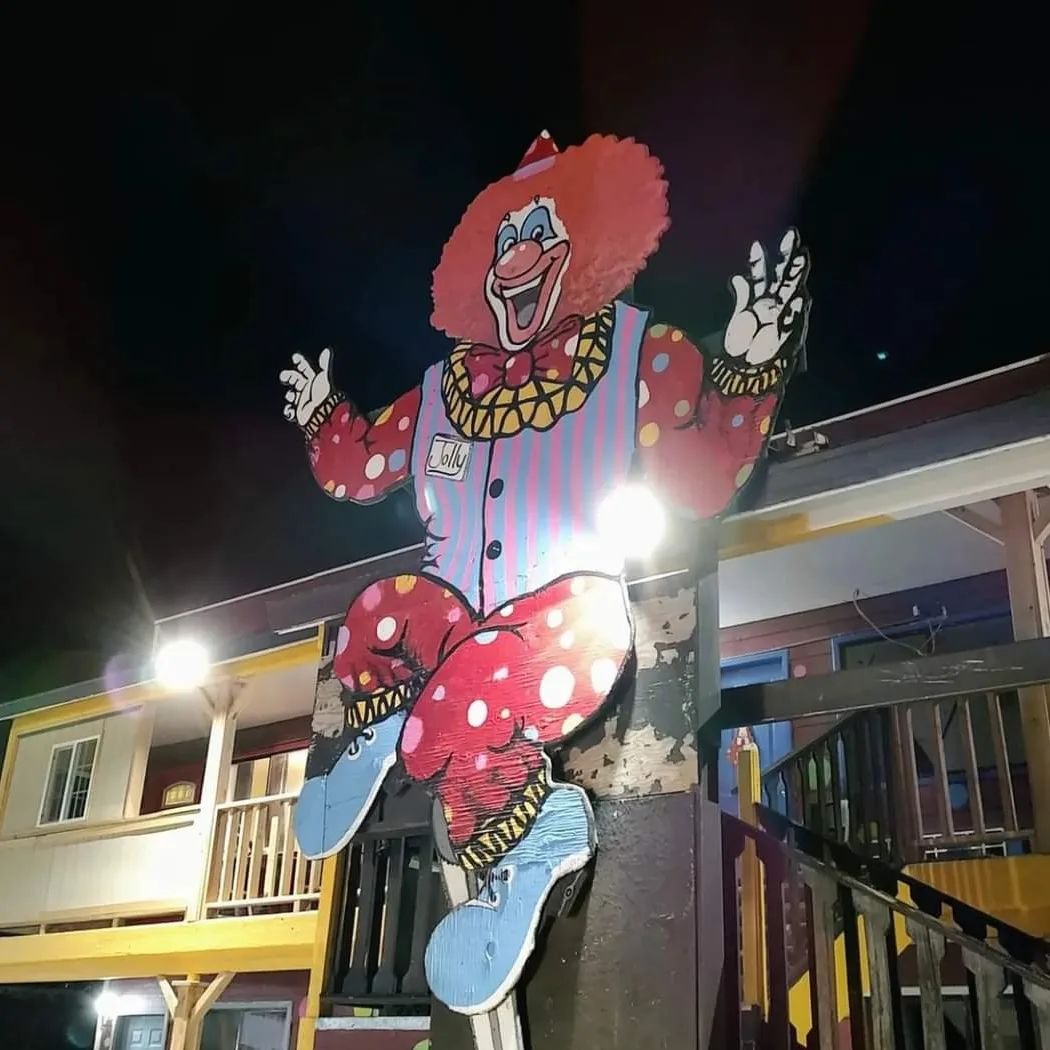 Visit the Clown Motel